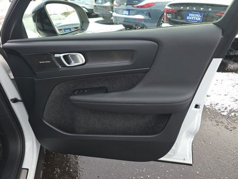 Certified 2024 Volvo XC40 Recharge Ultimate w/ Protection Package Premier image 17