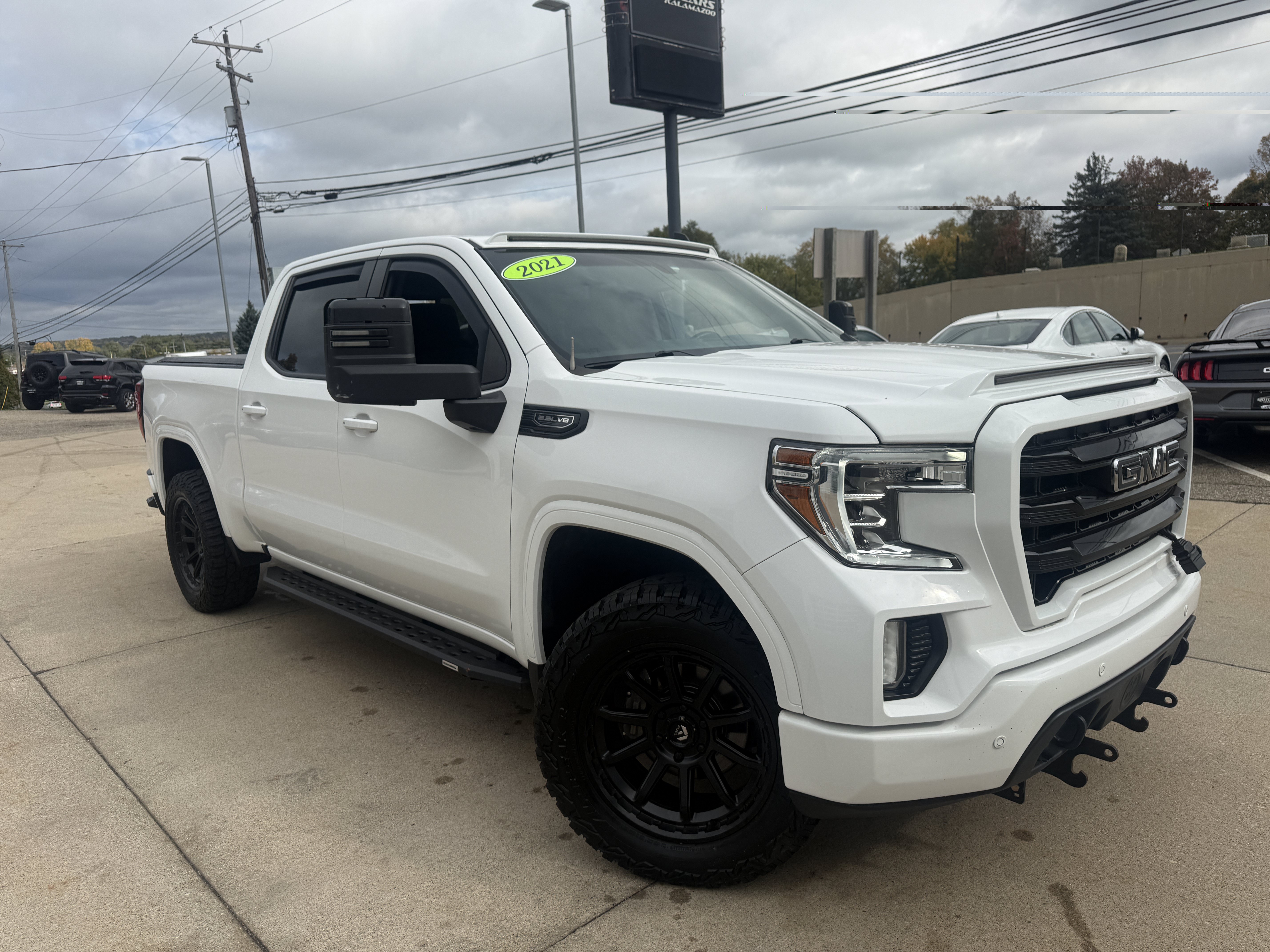 Used 2021 GMC Sierra 1500 Elevation w/ Preferred Package AWD/4WD image 4