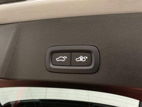 Used 2025 Volvo XC40 B5 Plus AWD/4WD image 10