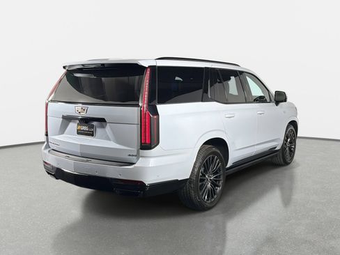 Used 2026 Cadillac Escalade Platinum Sport w/ LPO, Floor Liner Package AWD/4WD image 5
