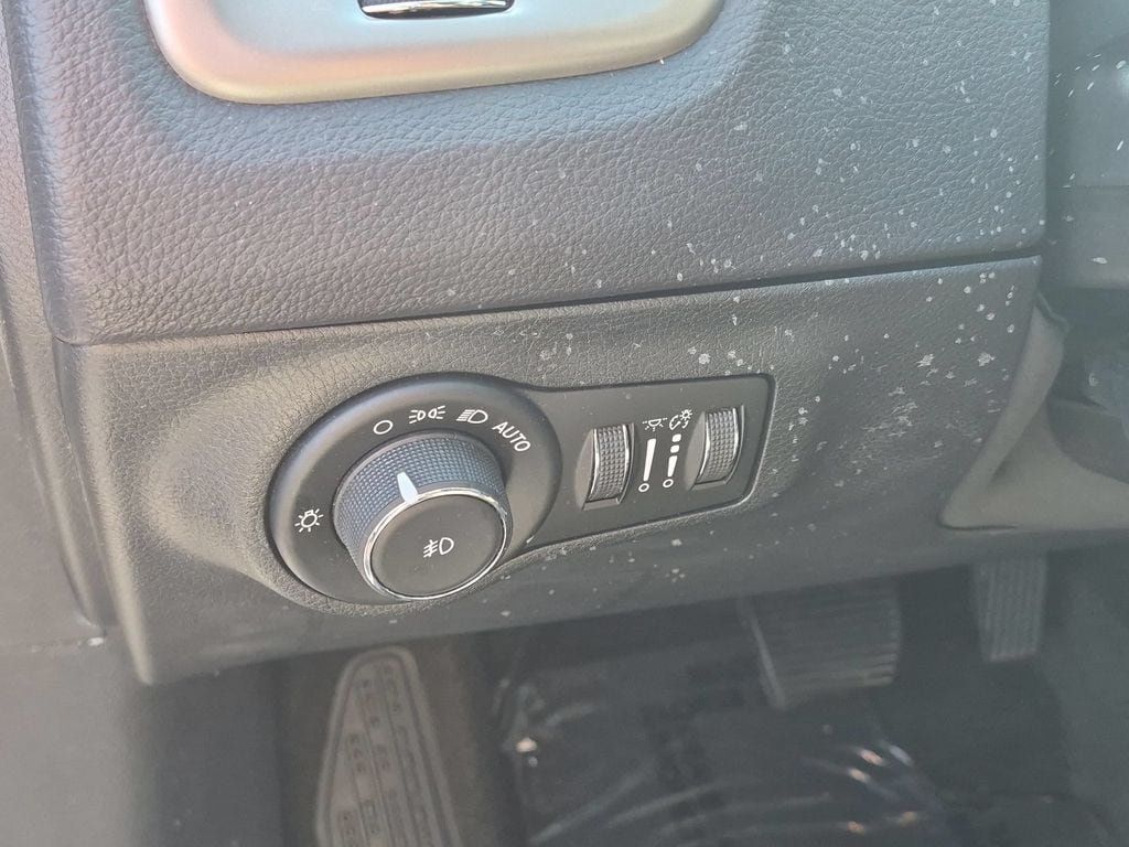 Used 2018 Jeep Compass Latitude w/ Popular Equipment Group FWD image 13