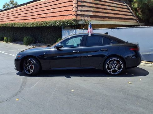 Used 2022 Alfa Romeo Giulia Ti RWD image 4
