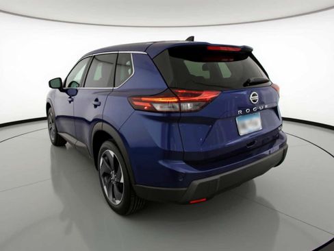 Used 2025 Nissan Rogue SV image 5
