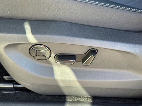 New 2026 Volkswagen Tiguan SE image 36