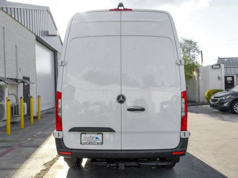 Used 2020 Mercedes-Benz Sprinter 2500 image 7