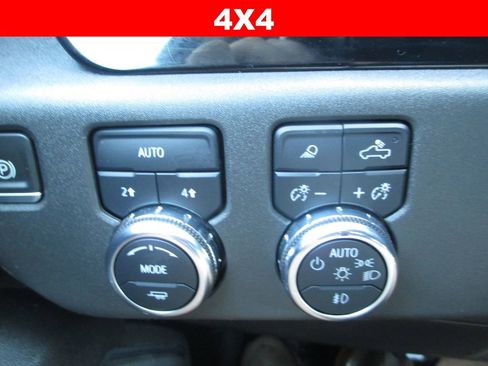 Used 2022 GMC Sierra 1500 SLT w/ SLT Premium Package AWD/4WD image 28