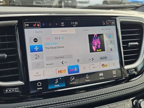 New 2026 Chrysler Pacifica Select AWD/4WD image 32