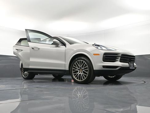 Certified 2023 Porsche Cayenne Coupe AWD/4WD image 36