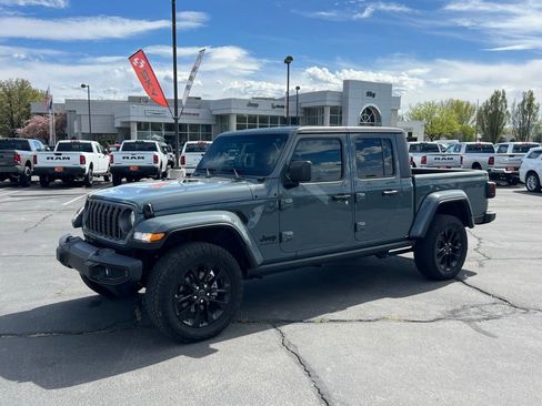 Used 2025 Jeep Gladiator Sport AWD/4WD image 1
