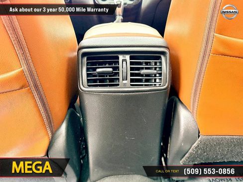 Used 2018 Nissan Rogue SL w/ Premium Package image 19