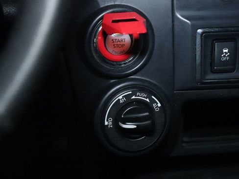 Used 2019 Nissan Titan SL w/ Midnight Edition image 27