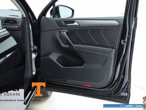 Used 2024 Volkswagen Tiguan SE image 68