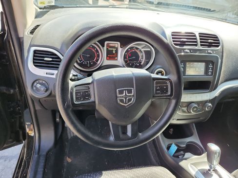 Used 2019 Dodge Journey SE FWD image 12