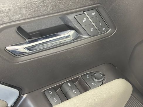 Used 2025 Chevrolet Colorado ZR2 w/ Technology Package AWD/4WD image 24