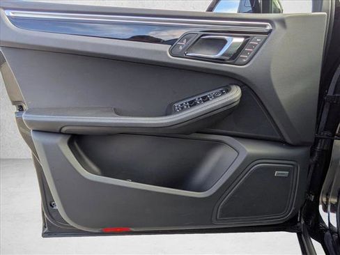 Used 2025 Porsche Macan Turbo image 13