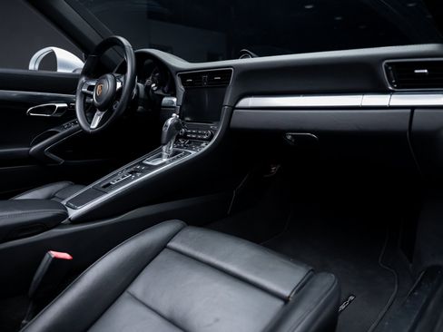 Used 2017 Porsche 911 Turbo image 63