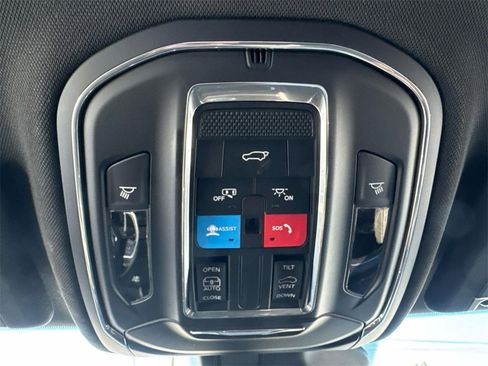 Used 2025 Jeep Grand Cherokee Laredo X w/ Luxury Tech Group I image 24