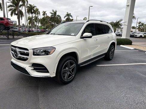 Used 2023 Mercedes-Benz GLS 450 4MATIC w/ AMG Line Exterior image 4