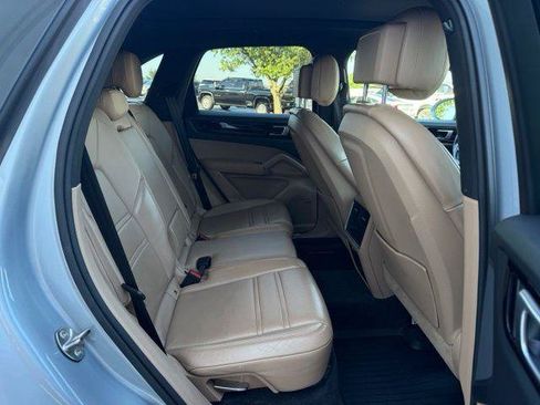 Used 2020 Porsche Cayenne AWD/4WD image 4