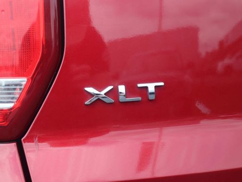 Used 2017 Ford Explorer XLT w/ Equipment Group 201A AWD/4WD image 27
