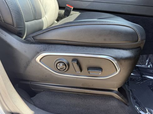 Used 2024 Jeep Wagoneer Series II w/ Flexible Seating Group image 59