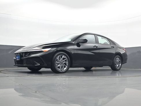 Certified 2024 Hyundai Elantra SEL FWD image 21