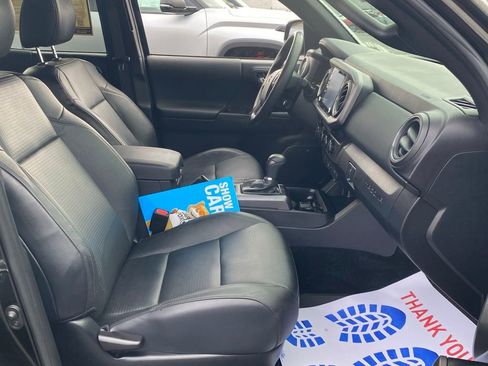 Used 2023 Toyota Tacoma TRD Sport image 17