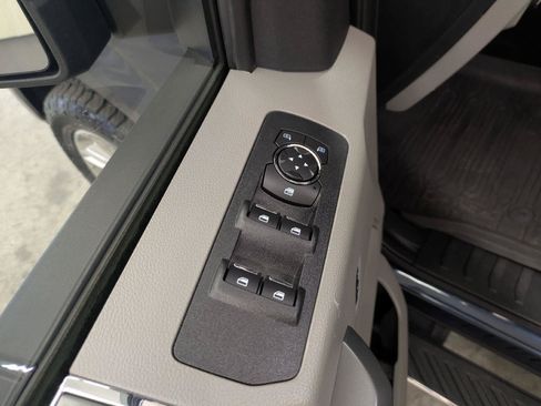 Used 2019 Ford F150 XLT w/ Equipment Group 302A Luxury AWD/4WD image 16