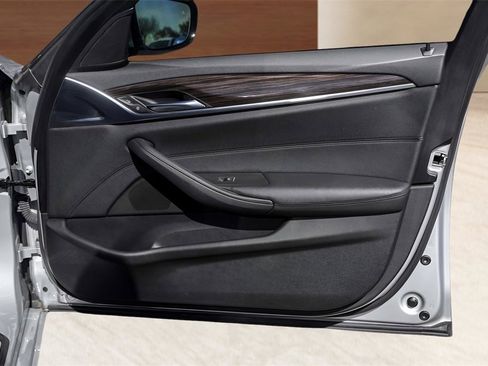 Used 2019 BMW 530i w/ Convenience Package image 31