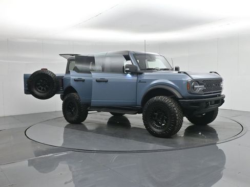 Used 2024 Ford Bronco Badlands image 40