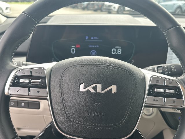 Used 2023 Kia Telluride S AWD/4WD image 16