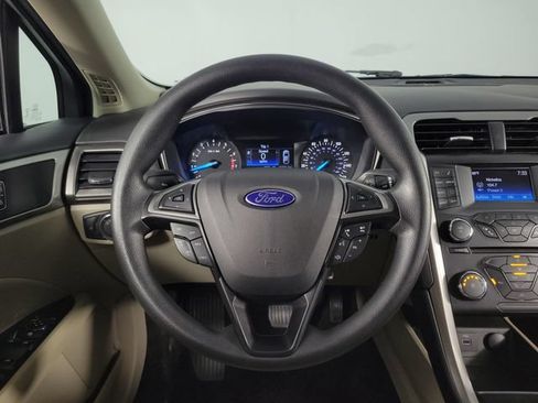 Used 2017 Ford Fusion SE FWD image 21