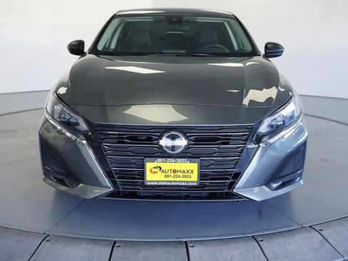 Used 2025 Nissan Altima 2.5 SV FWD image 2
