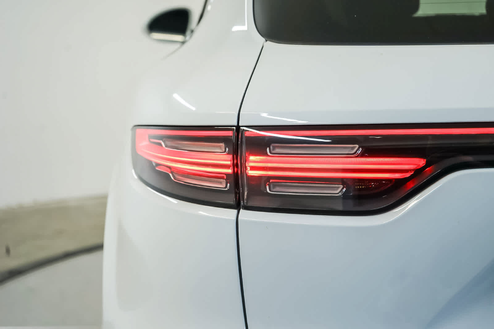 Certified 2023 Porsche Cayenne AWD/4WD image 11