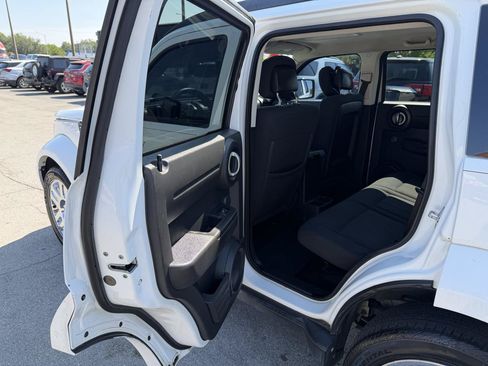 Used 2011 Dodge Nitro Heat RWD image 12