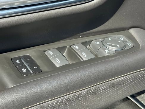 Used 2022 Chevrolet Suburban Premier RWD image 19