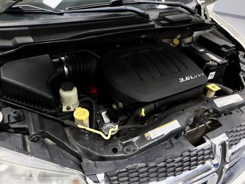 Used 2012 Dodge Grand Caravan SE image 14