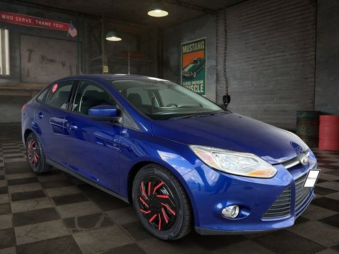 Used 2012 Ford Focus SE FWD image 2