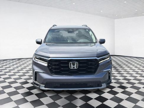 Used 2025 Honda Pilot Touring image 2