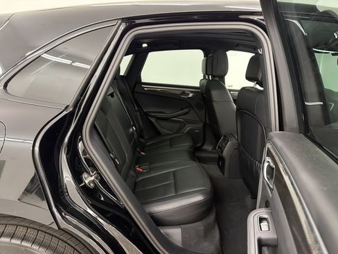 Certified 2024 Porsche Macan S AWD/4WD image 31