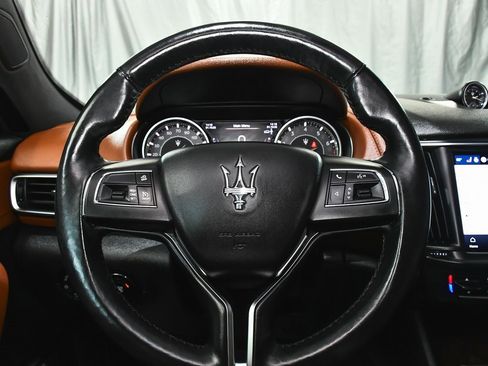 Used 2021 Maserati Levante image 30