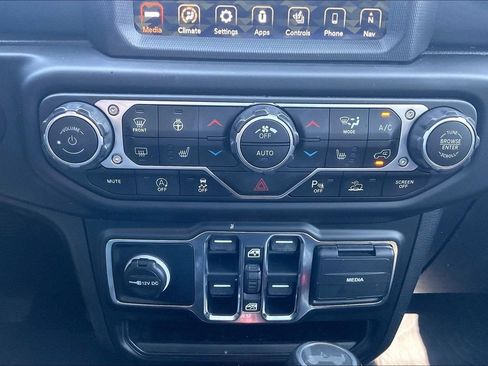 Used 2021 Jeep Wrangler Unlimited Sahara AWD/4WD image 15