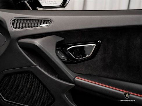 Used 2021 Lamborghini Huracan EVO RWD image 32