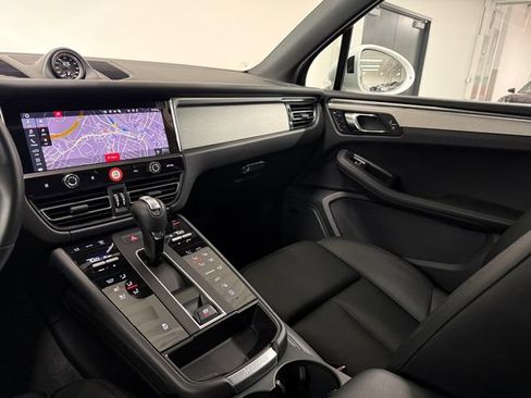 Certified 2026 Porsche Macan AWD/4WD image 15