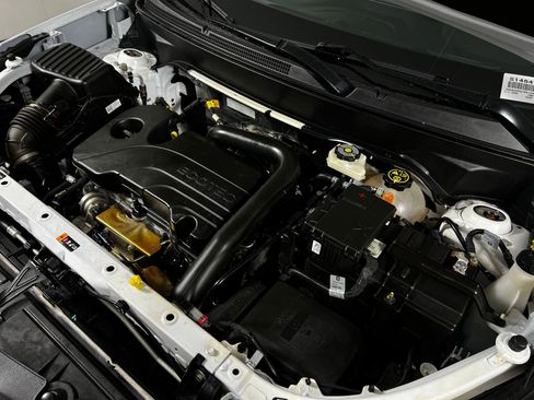 Used 2024 Chevrolet Equinox LT image 11