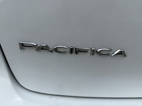 Used 2026 Chrysler Pacifica Select FWD image 17
