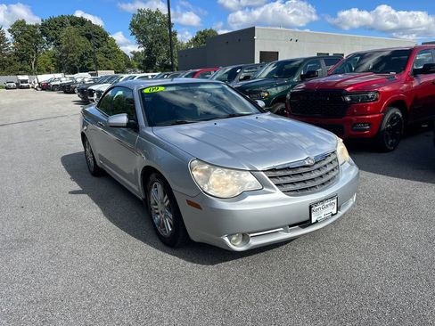 Used 2009 Chrysler Sebring Limited FWD image 4
