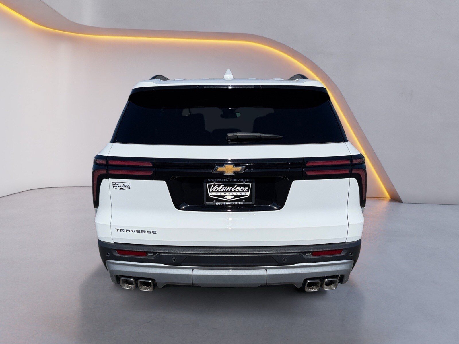 Used 2026 Chevrolet Traverse LT FWD image 4