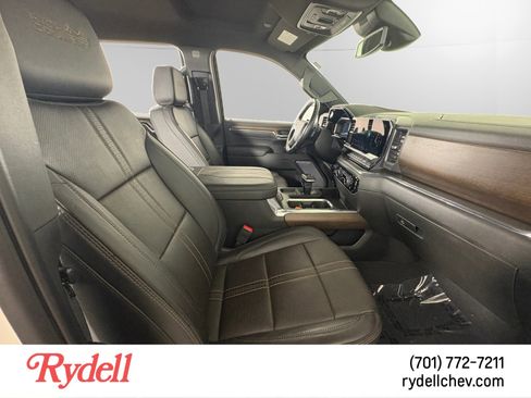Used 2024 Chevrolet Silverado 1500 High Country image 17