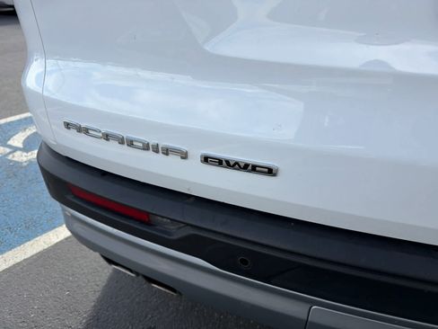Used 2024 GMC Acadia Elevation image 9